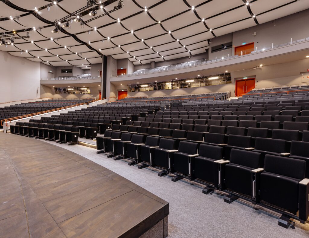 Kongresshall 2/3 mellan